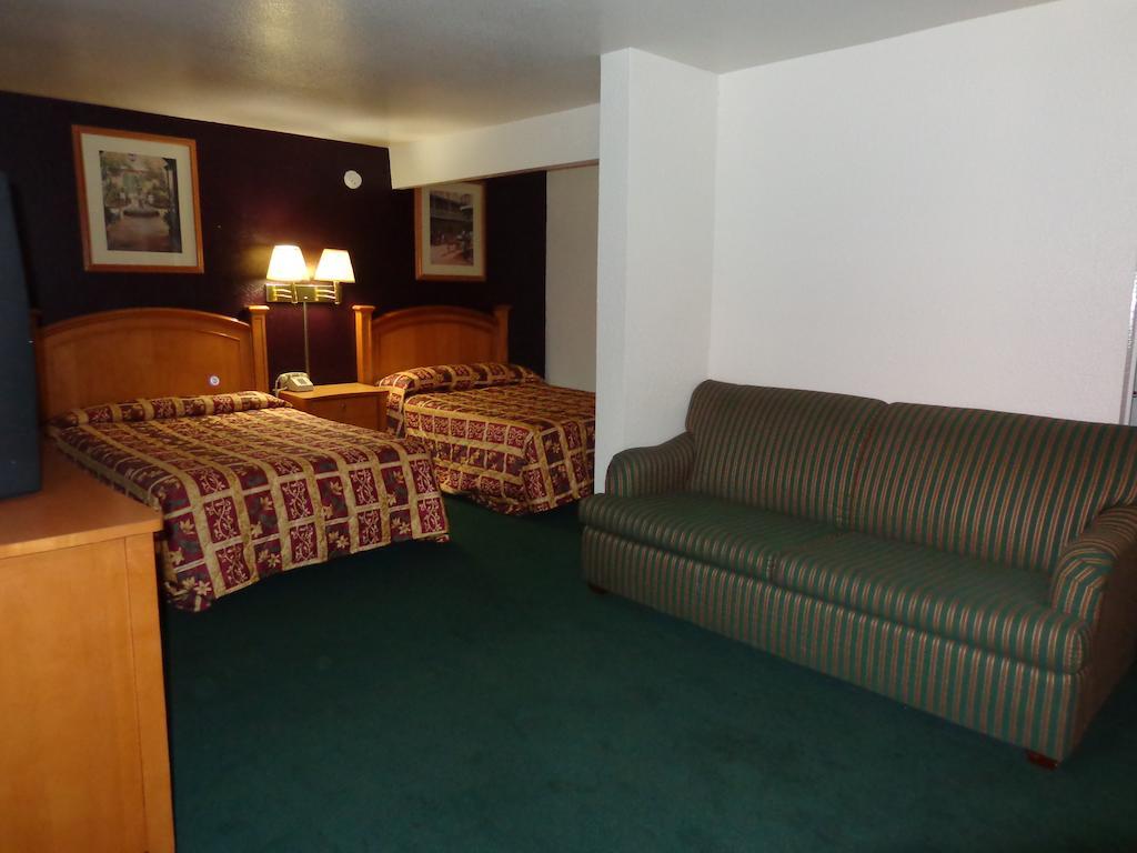 Knights Inn Phoenix At N Black Canyon Hwy מראה חיצוני תמונה