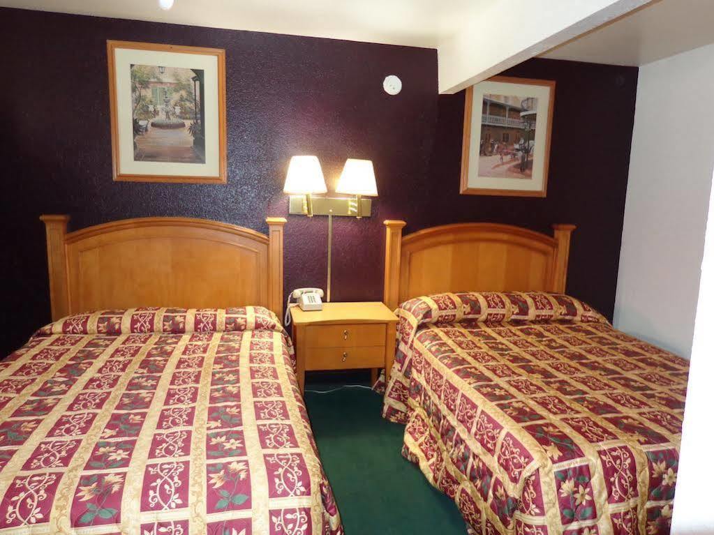 Knights Inn Phoenix At N Black Canyon Hwy מראה חיצוני תמונה