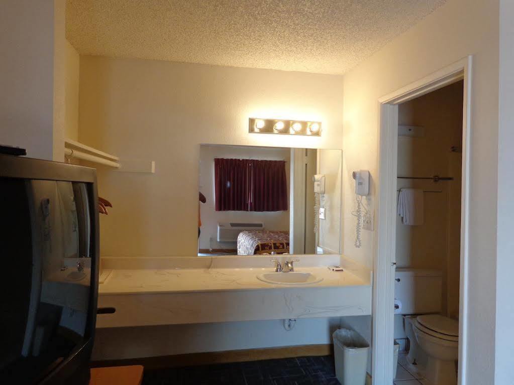 Knights Inn Phoenix At N Black Canyon Hwy מראה חיצוני תמונה